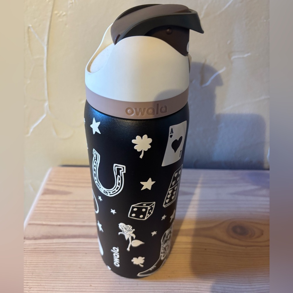 NWT Owala UO Exclusive “Good Luck” FreeSip 32 oz Water Bottle - Picture 6 of 7